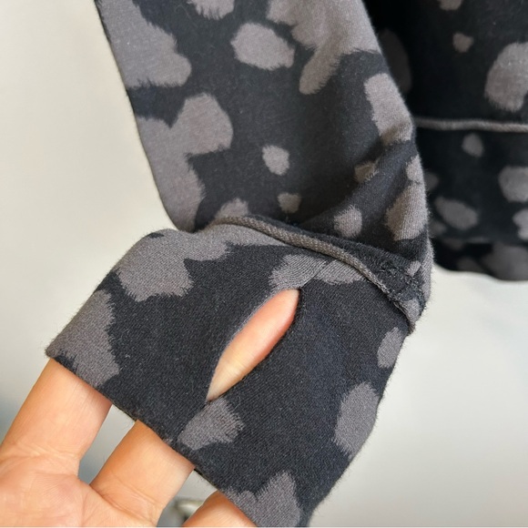 Rachel Hollis Black/Grey Made for More Acid/Stonewash Crewneck Sweatshirt Medium - Picture 9 of 10